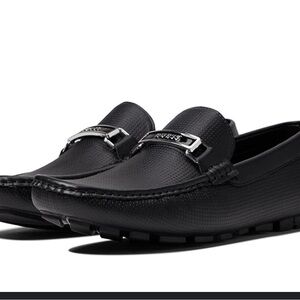 Guess men’s loafers NWT navy